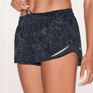 Lululemon Hotty Hot Short II 2.5” (Black/Blue)